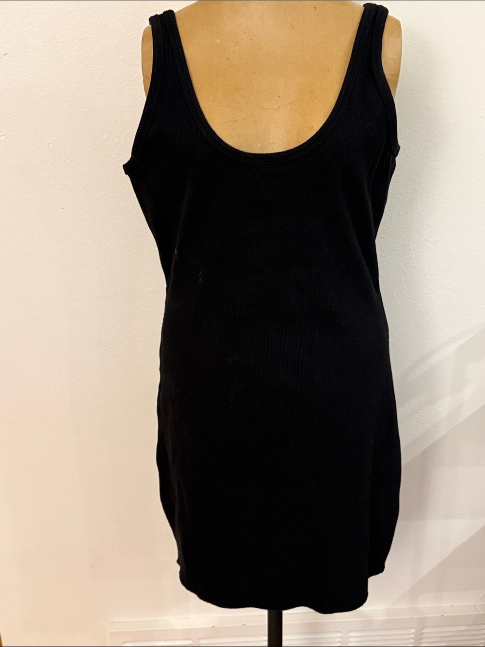 Perfect White Tee sz L body con Black Scoop Neck Tank Dress ribbed good cond